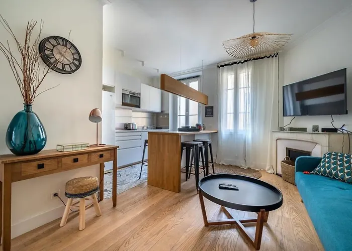 B016 - Beautiful Apt For 4 - Cannes Center